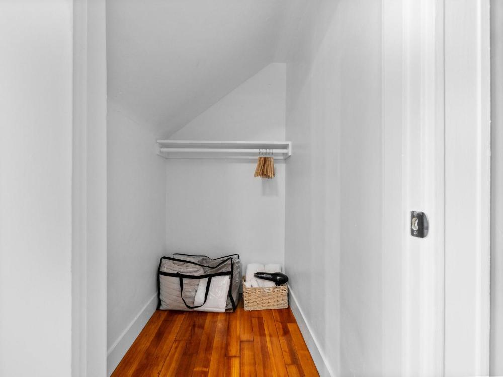Standard Double Room with Shared Bathroom interior